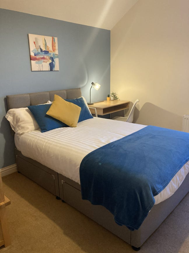 Near hospitals!  Beautiful, quiet double room Main Photo