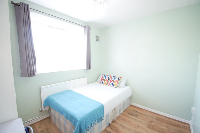 Bright Double Room in White City - Bills Included Main Photo