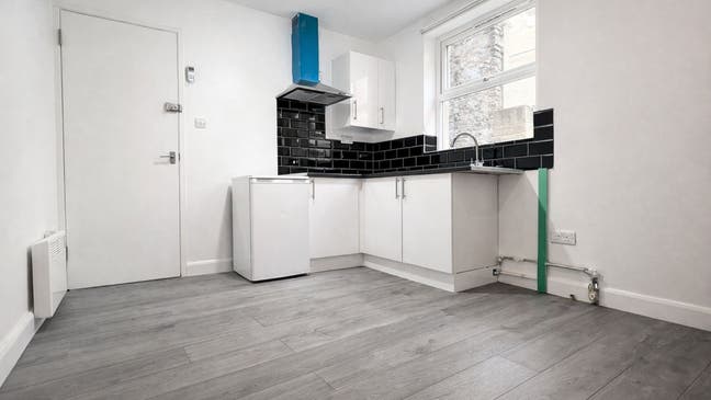 Furnished Studio in Abbeywood Bills Included Main Photo