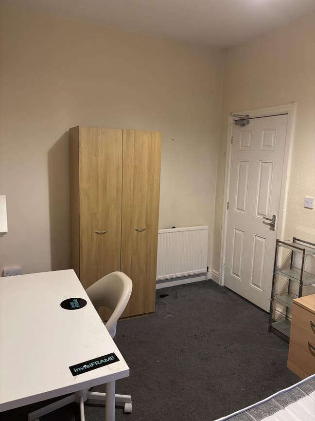 Tenancy takeover (til end of June) Main Photo