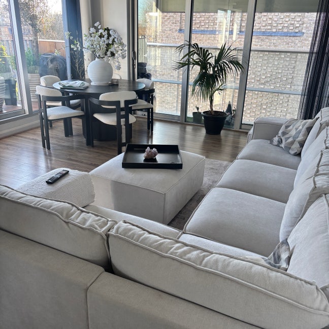   Room In Roof Top Apartment Stratford Center Main Photo