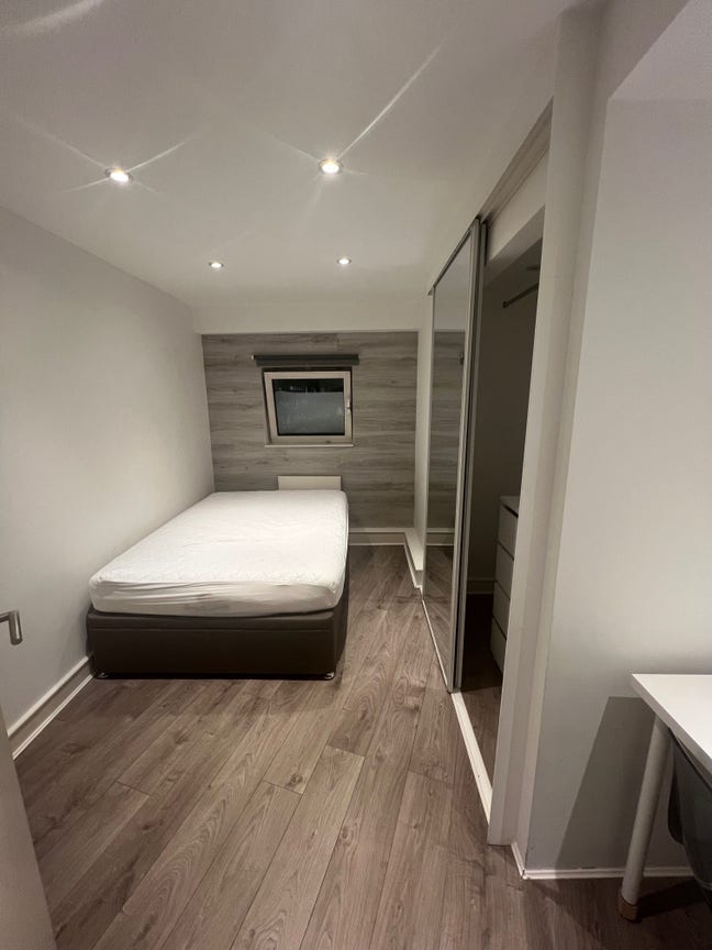 Lovely Room in Canary Wharf with Riverviews E14 Main Photo