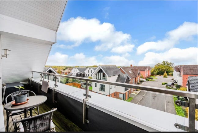 Modern, spacious one-bedroom apartment  Main Photo