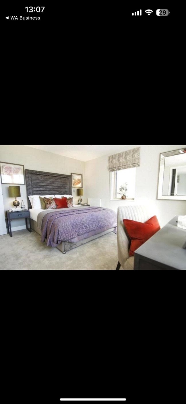 A room in a 2bedroom flat Main Photo