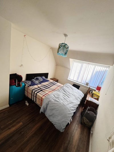Room for Rent in Coseley, very good location  Main Photo