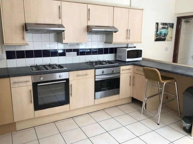 Large Double Room in Cowley Main Photo