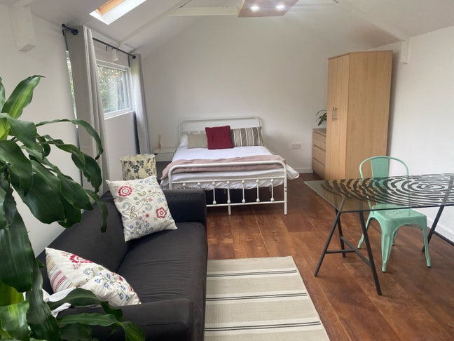 Bright and Spacious Garden Room/Studio - Furnished Main Photo