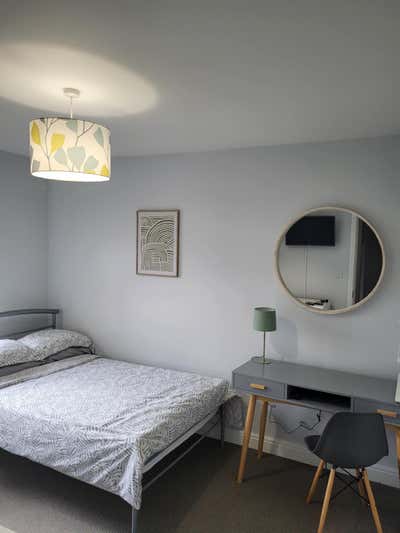 En-Suite  Rm, Poole Center, Professionals Main Photo