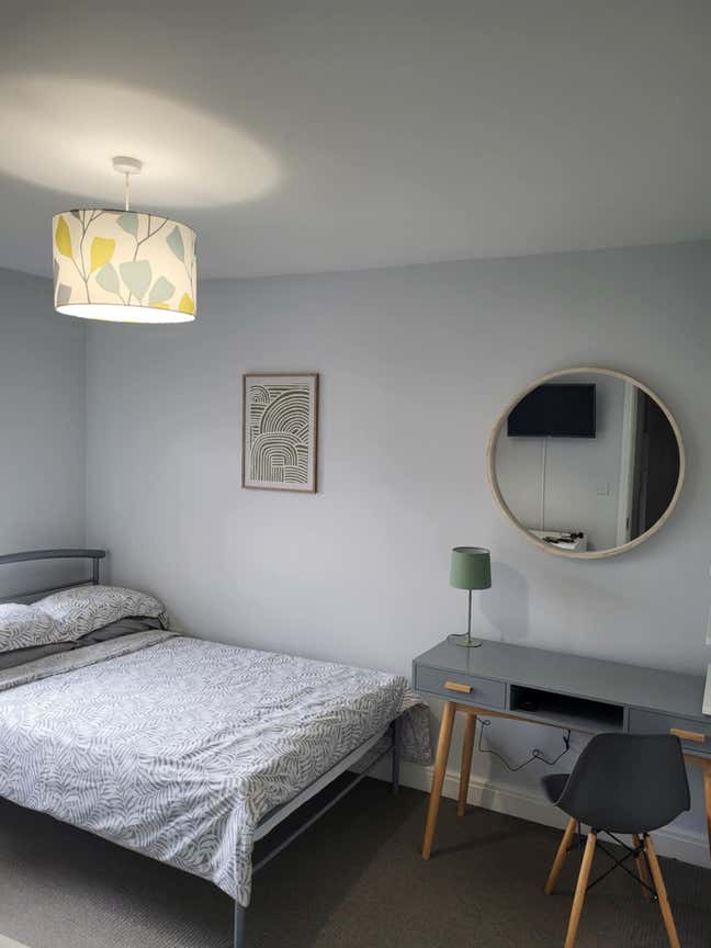 En-Suite  Rm, Poole Center, Professionals Main Photo