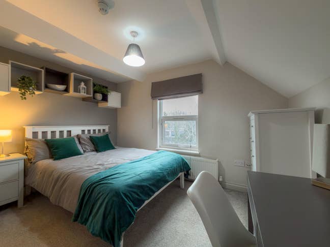 En-suite Rooms - Close to Town Centre - Parking Main Photo