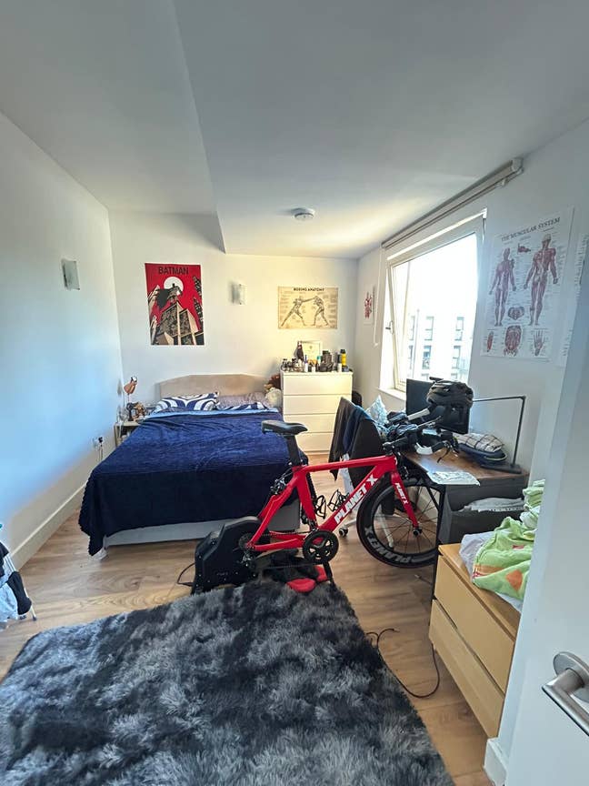 Room in 2 bed 2 bath flat in Wapping (Zone 1) Main Photo