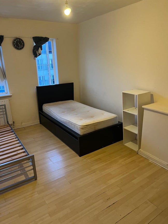 Room for rent in Walton on Thames  Main Photo
