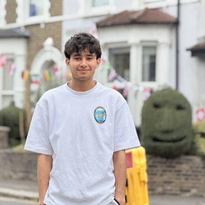 Room or buddy up wanted in E11 3 Main Photo