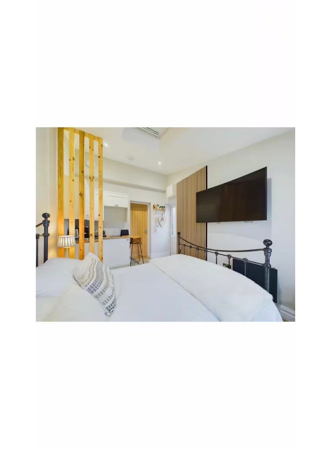 Self contained studio  in the heart of wilmslow Main Photo