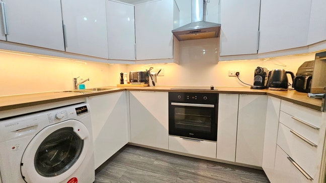 Bills included 2 bed 2 bath flat Main Photo