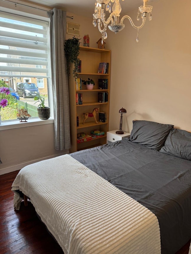 Double Room Available Now - All Bills Included! Main Photo