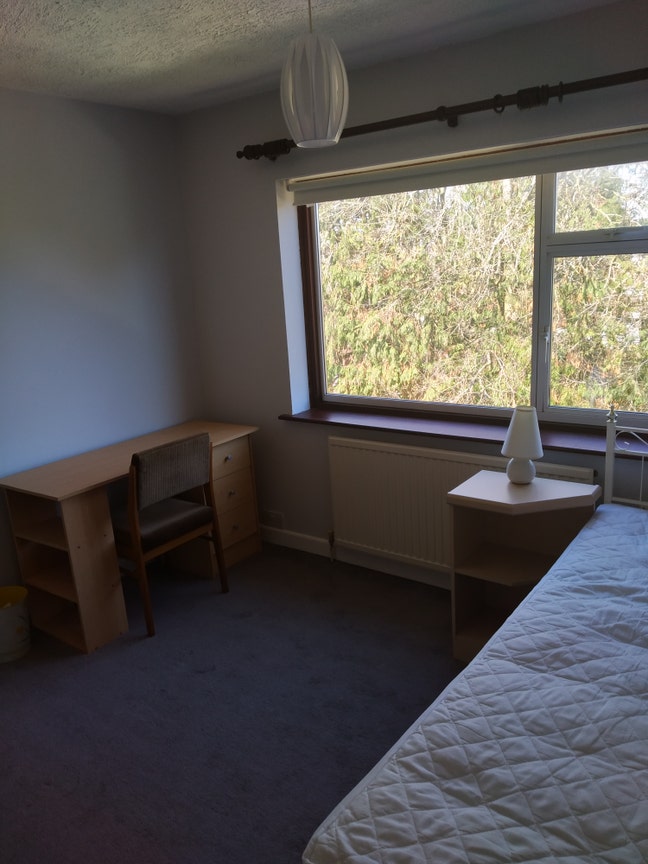Room available in 3 bed house in Kingswood Main Photo