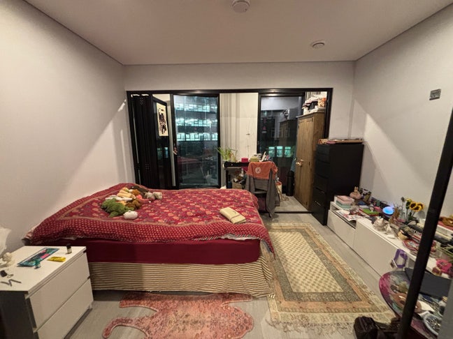 One Bed Room available in Aldgate East Zone 1 Main Photo