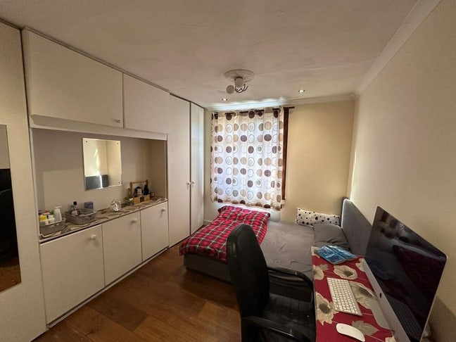 1 bed space available in double room Main Photo
