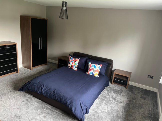 Large Double Room  Main Photo