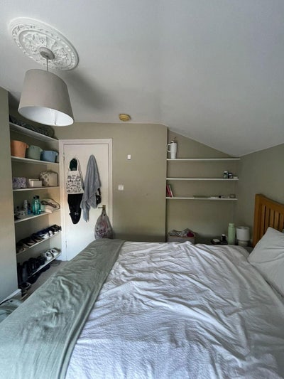Come join our amazing Ravenscourt Park flat!  Main Photo