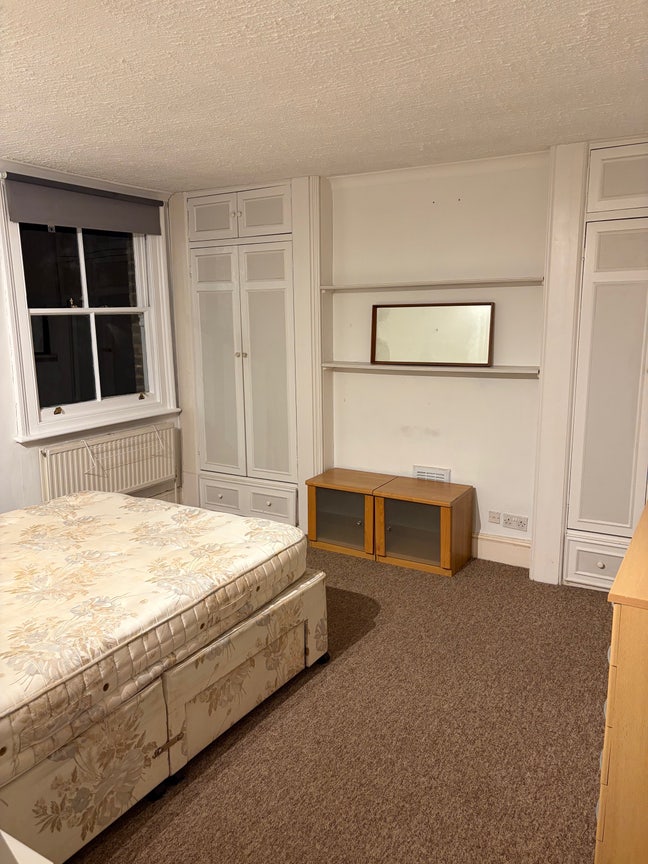 Bright double room in friendly flatshare Main Photo