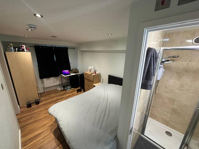 Stunning En-suite EnSuite Double Bedroom in CW Main Photo