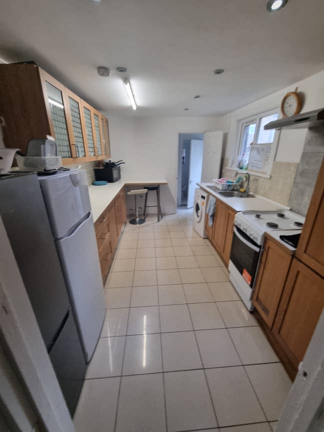 Double bed spacious room,bills included,prime l Main Photo