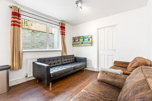 +Large beautiful rooms+ Main Photo