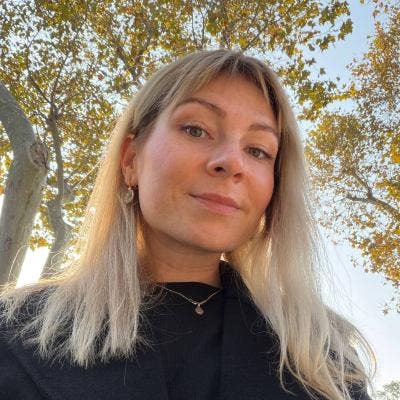 Full-time professional relocating to London f... Main Photo