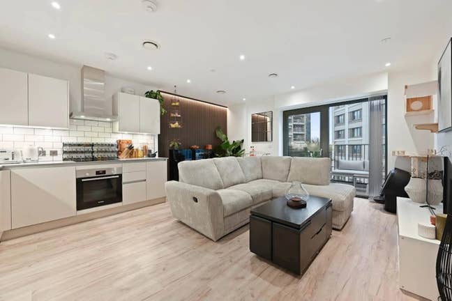 New top floor double room exceptional views Main Photo