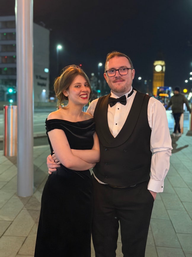 Looking for a 1 bed flat/ studio/ house boat Main Photo