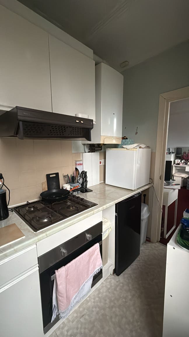 30 mp Studio flat with partial bills included Main Photo