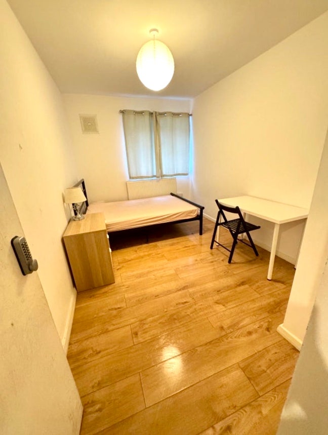 🔥Supurb Room in Stepney/Queen Mary+Bill Includ  Main Photo