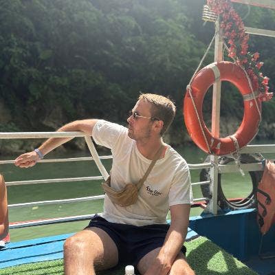 Professional Male seeks a double room Main Photo