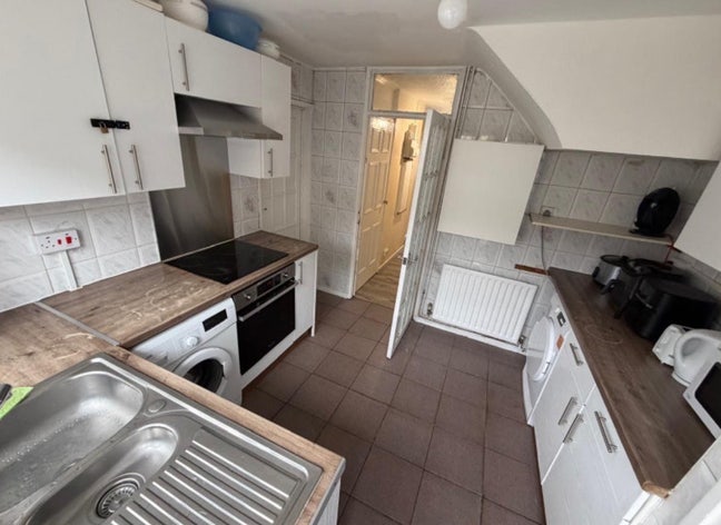 Double room available in canning town Main Photo