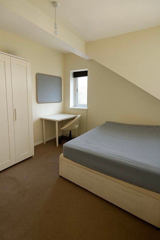  Lovely double bedroom in a great location  Main Photo