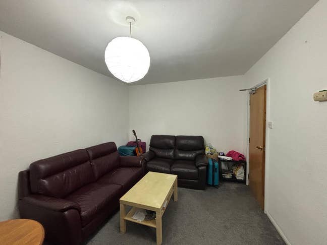 Short-Term Cosy Room Available (Female preferred) Main Photo