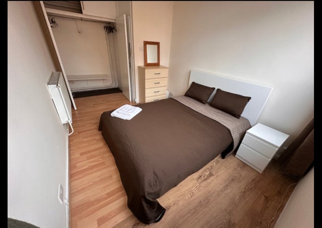 Female Flatmate needed /Canary Wharf/Crossharbour Main Photo