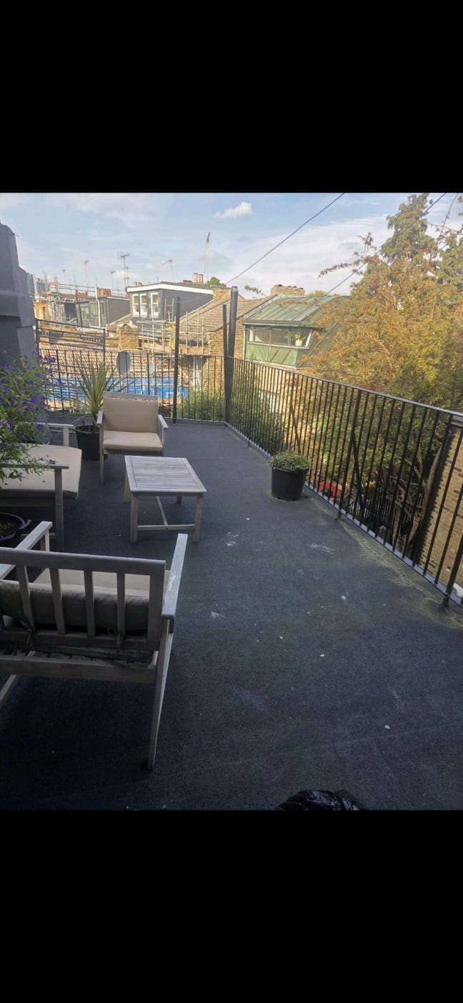 Clean furnished room Main Photo