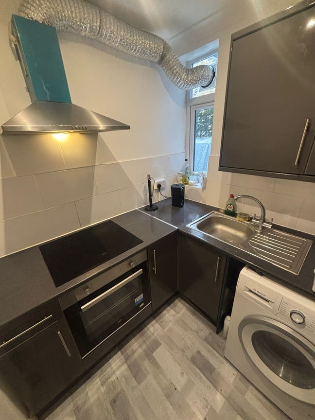 Large clean furnished studio n5 Main Photo