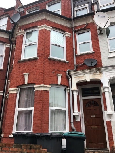 Double Room for Females in Sharing  Main Photo