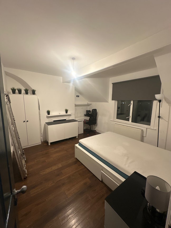 3 beautiful rooms in the heart of trafalgar road Main Photo