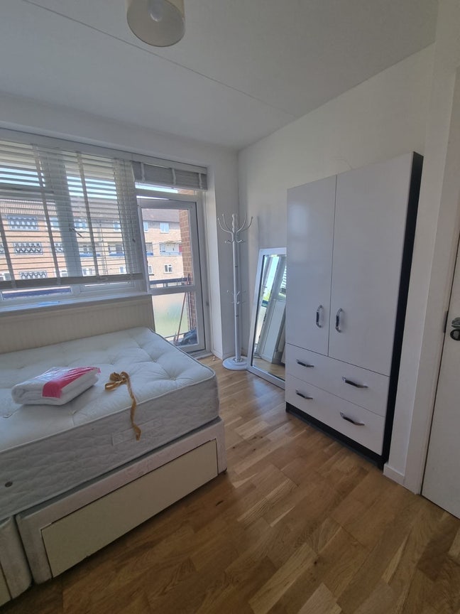 Double room in Hackney with Balcony / No deposit  Main Photo