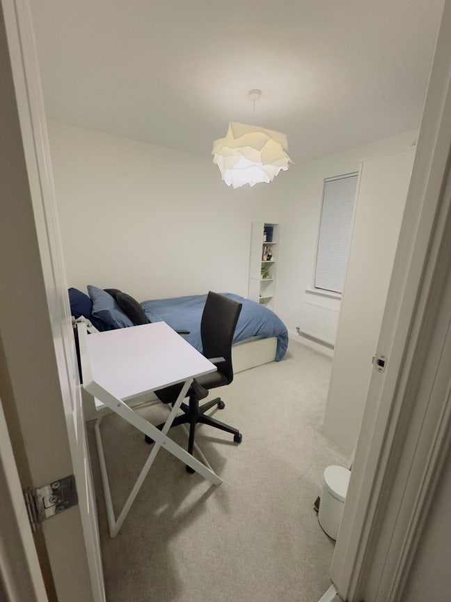 Spacious Ground Floor Room - Private Bathroom Main Photo