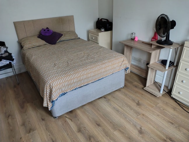 Double bedroom with shared facilities. Main Photo