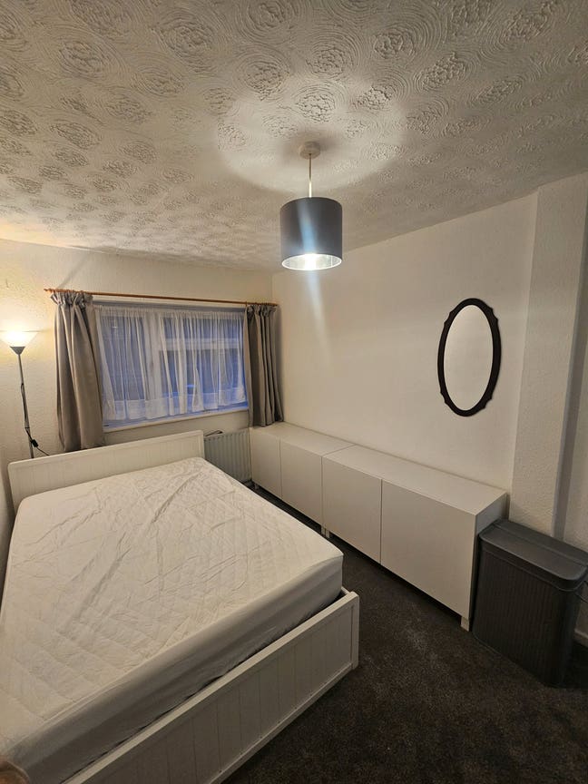 Rent a 3 large room HARLOW Main Photo