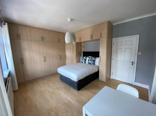 Lovely Modern Bills Included Main Photo