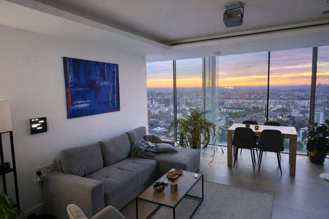 Cozy, Modern Apartment (available 5-8th Feb) Main Photo