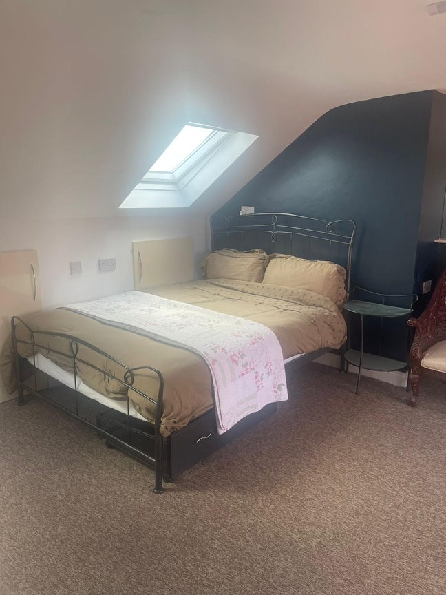 Studio Flat at Hayes, Girls Only. All Bills Inc Main Photo